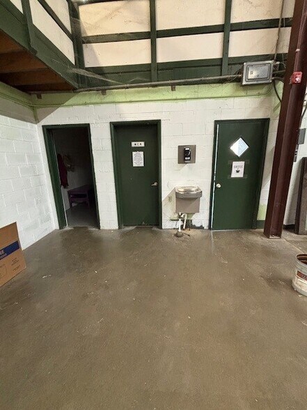 More Photos Of 1652 Ellen Rd, Benton Harbor Manufacturing For Lease