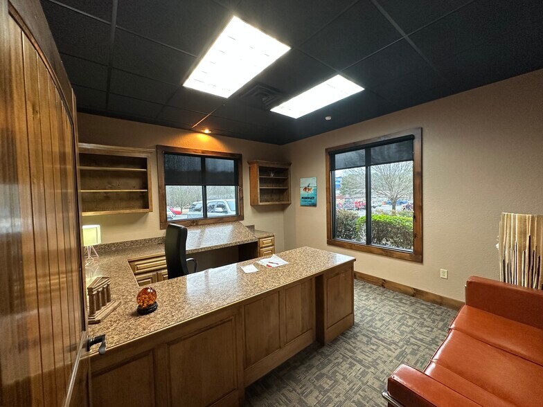 More Photos Of 3007 Corporate Ctr, Bryant Light Distribution For Sale