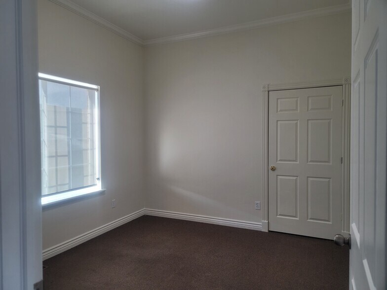 More Photos Of 571-583 W Center St, Pleasant Grove Office For Lease