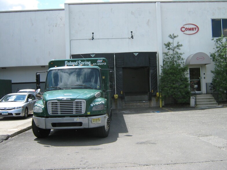 More Photos Of 76 Progress Dr, Stamford Research And Development For Lease