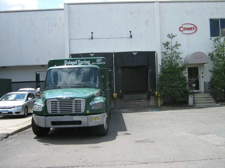 More Photos Of 76 Progress Dr, Stamford Research And Development For Lease