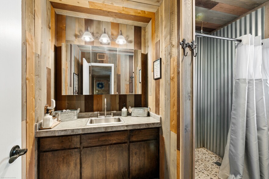 More Photos Of 10580 E Swinging Bridge Ln, Cornville Specialty For Sale