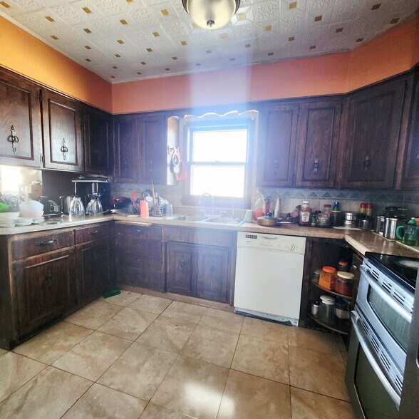 More Photos Of 1507 W Oakland Ave, Austin Hotel For Sale