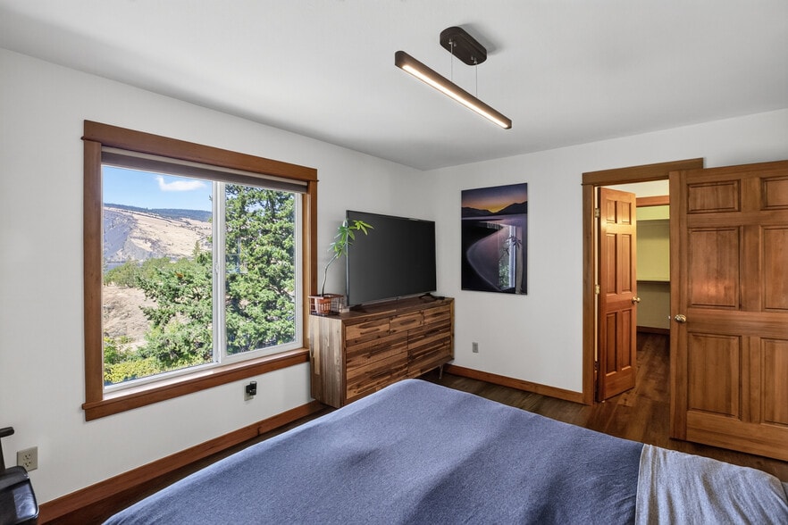 More Photos Of 407 Huskey Rd, Mosier Specialty For Sale