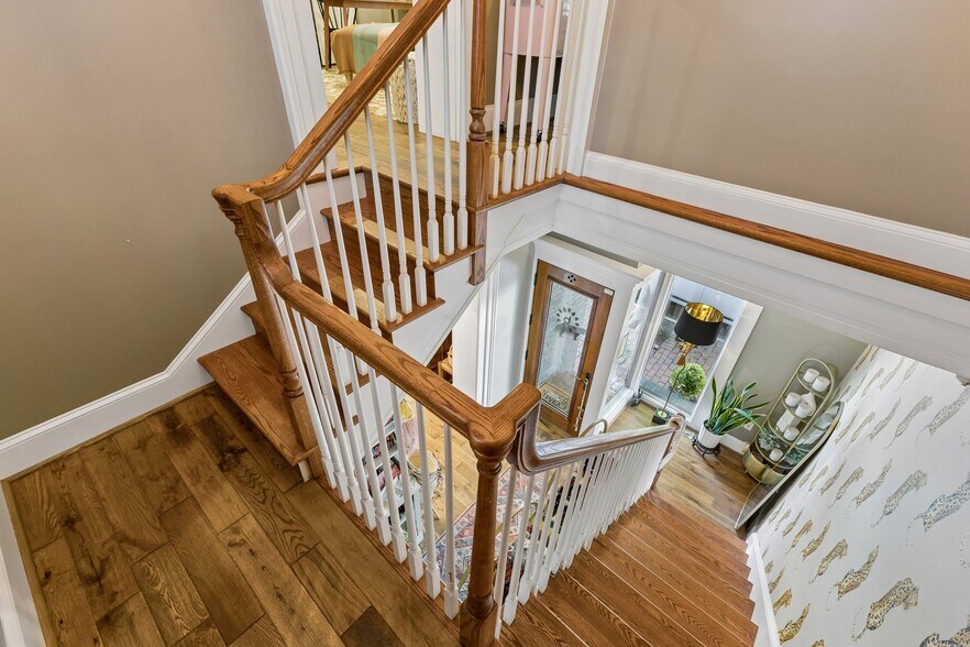More Photos Of 63 Main St, Warrenton Office For Sale