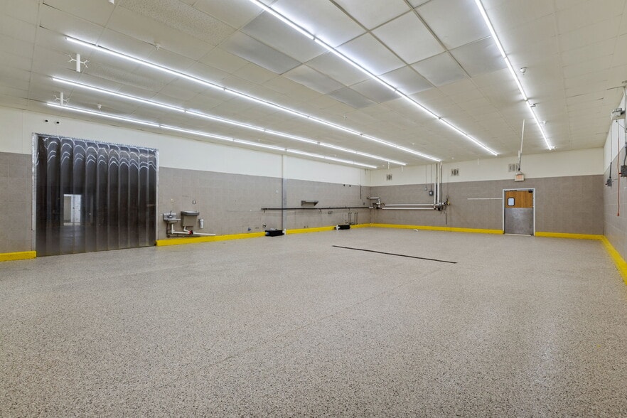 More Photos Of 349 Chestnut St, Passaic Warehouse For Lease