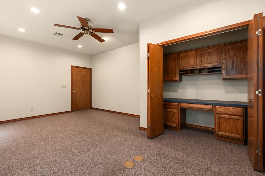 More Photos Of 625 Kennedy Ct, Belton Office For Sale