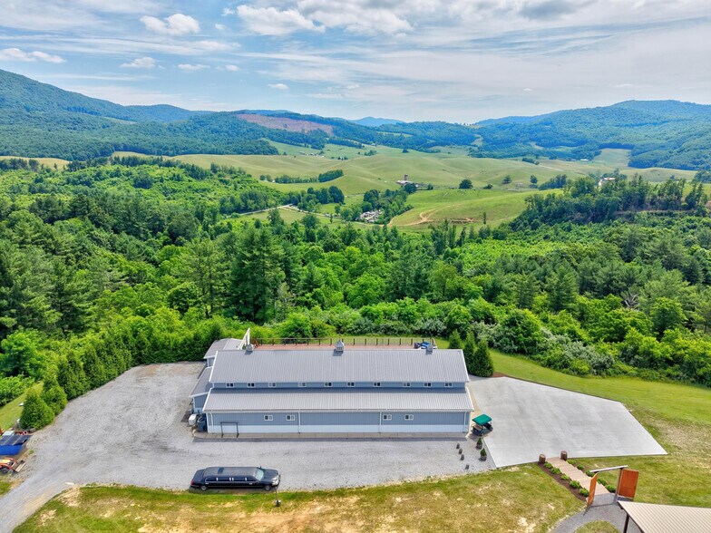 More Photos Of 639 Wagon Wheel Rd, Elk Creek Lodge Meeting Hall For Sale