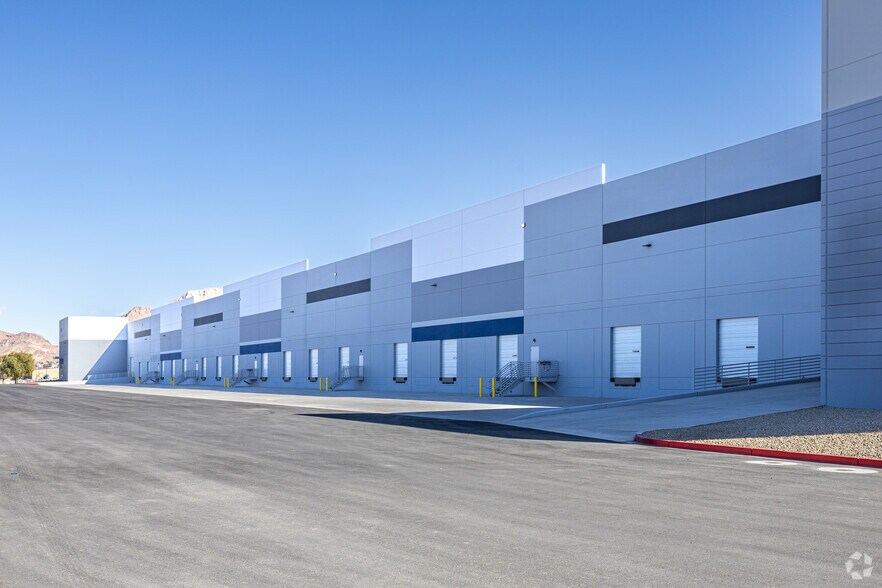 More Photos Of 5210 E Carey Ave, Las Vegas Distribution For Lease