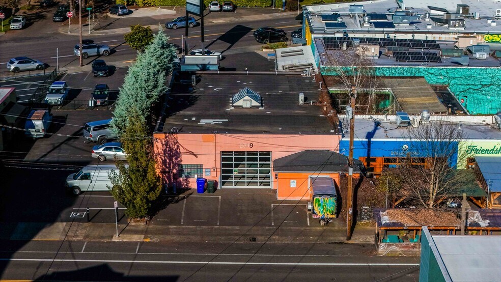 More Photos Of 2319 NE Glisan St, Portland Auto Dealership For Sale