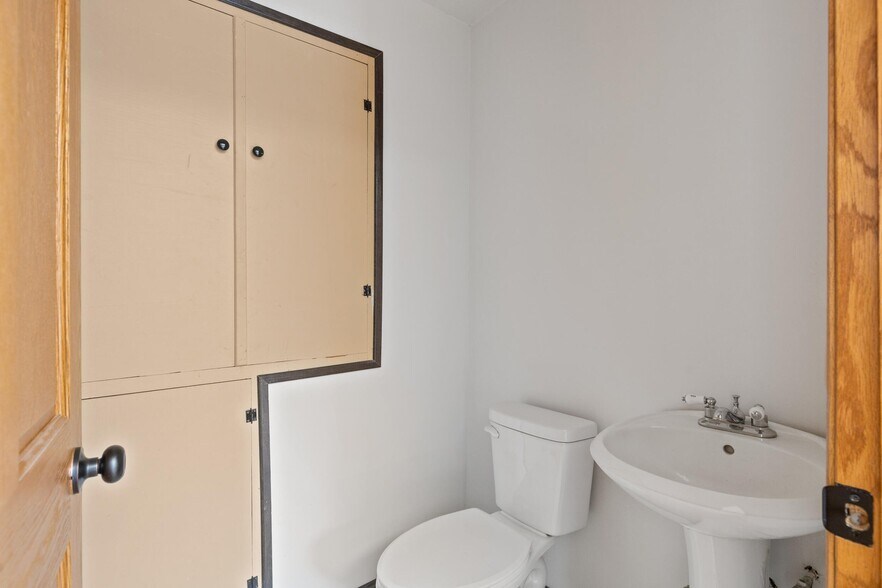 More Photos Of 315 E Main St, Waupun General Retail For Sale