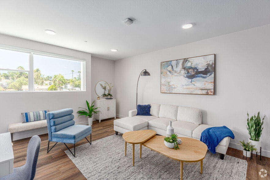 More Photos Of 1559 N Santa Fe Ave, Vista Apartments For Sale