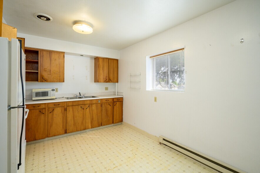 More Photos Of 229 E Monroe St, Carlton Apartments For Sale
