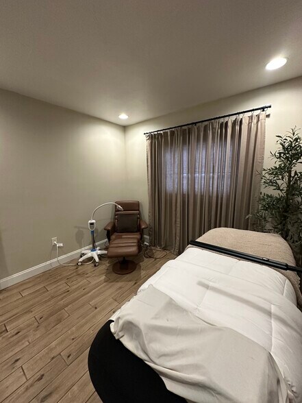 More Photos Of 2015 Fruitville Rd, Sarasota Loft Creative Space For Lease