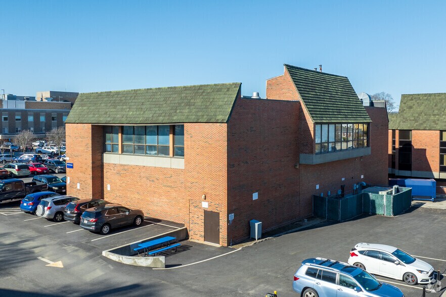 More Photos Of 11 Shattuck St, Worcester Medical For Lease