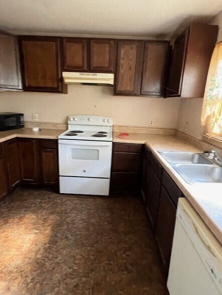 More Photos Of 201 Colony Dr, Enterprise Apartments For Sale