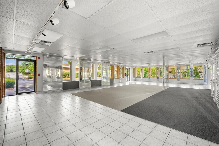 More Photos Of 8650 W 159th St, Orland Park Storefront Retail Office For Lease