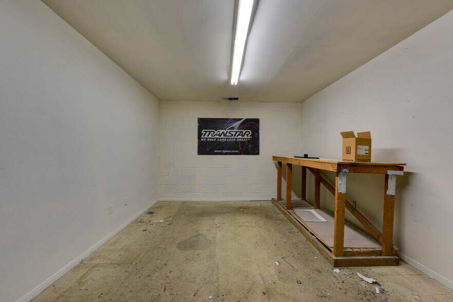 More Photos Of 14332 Oxnard St, Van Nuys Warehouse For Lease