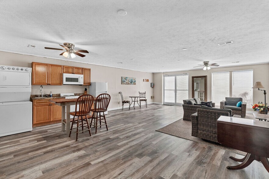 More Photos Of 973 W Main St, Abingdon Specialty For Sale