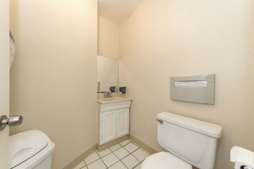 More Photos Of 1555 W Commonwealth Ave, Fullerton Office For Sale