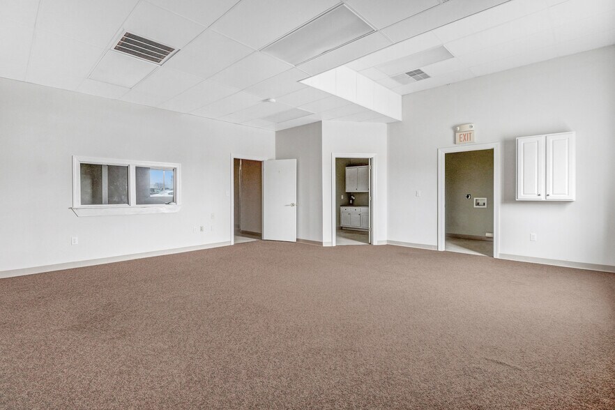 More Photos Of 1990 Woodridge Park Rd, Greenville Research And Development For Lease