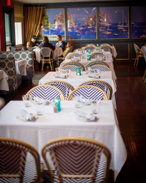 More Photos Of 301 Oak St, Brentwood Restaurant For Sale