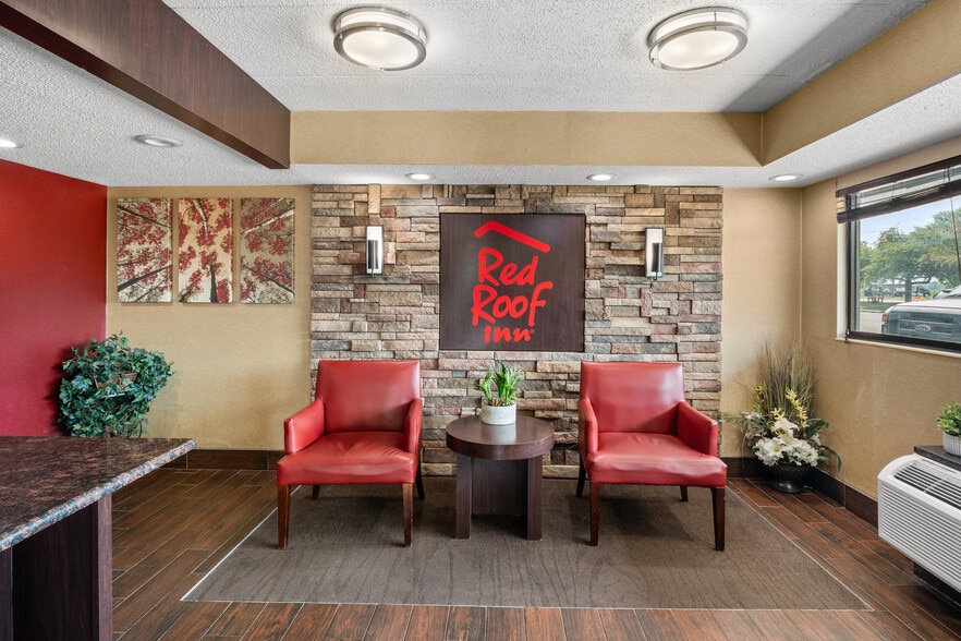 More Photos Of 3615 Dunckel Dr, Lansing Hotel For Sale