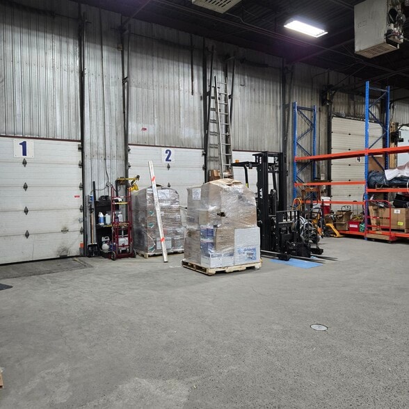 More Photos Of 440 Boul Industriel, St-Eustache Warehouse For Sale