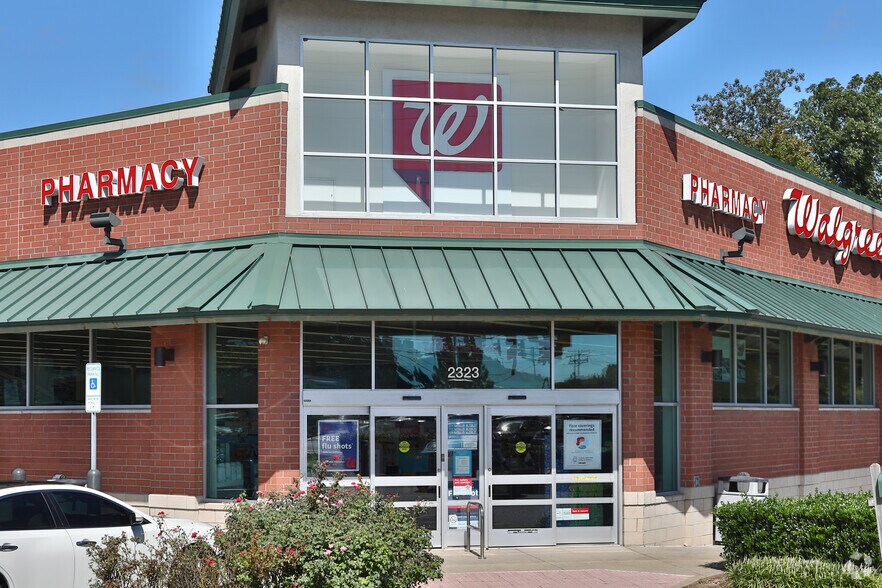 More Photos Of 2323 E North St, Greenville Drugstore For Sale