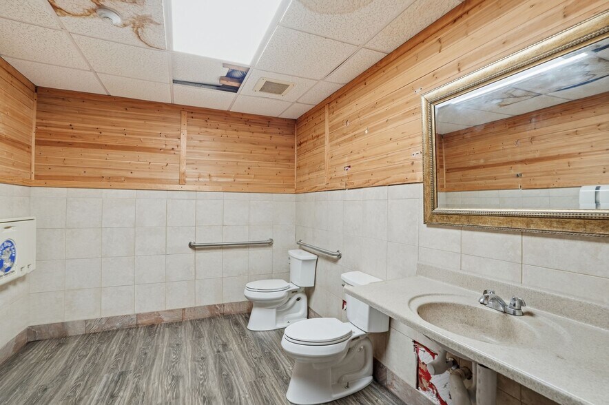 More Photos Of 332 Farnum Pike, Smithfield Restaurant For Sale