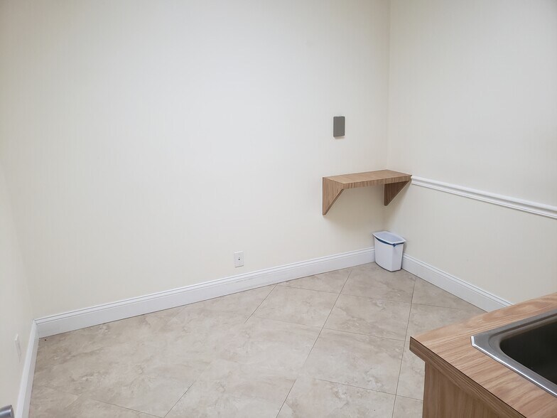 More Photos Of 2929 N University Dr, Coral Springs Medical For Sale