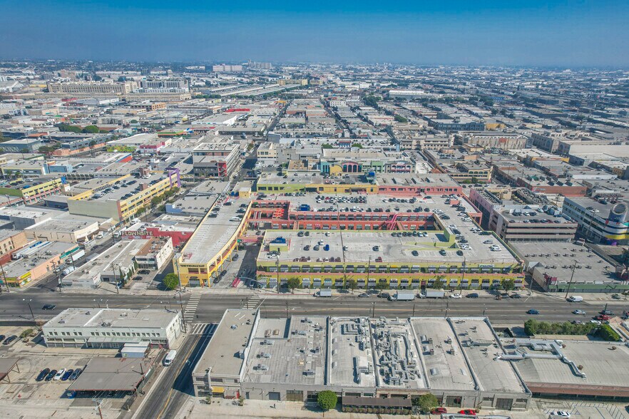 More Photos Of 1100 S San Pedro St, Los Angeles Storefront For Sale
