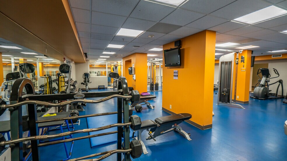 More Photos Of 4004 Gardiner Point Dr, Louisville Dormitory For Sale