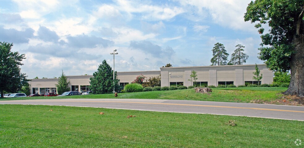 More Photos Of 10425 Cogdill Rd, Knoxville Flex For Lease