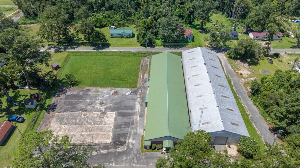 More Photos Of 510 N Walker St, Quitman Light Manufacturing For Sale