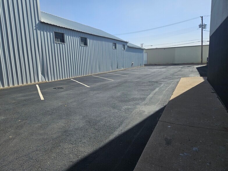 More Photos Of 407 W 2nd St, Odessa Industrial For Sale