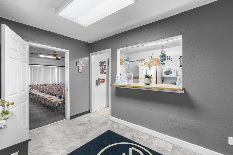 More Photos Of 6095 Atlantic Ave, Long Beach Restaurant For Sale