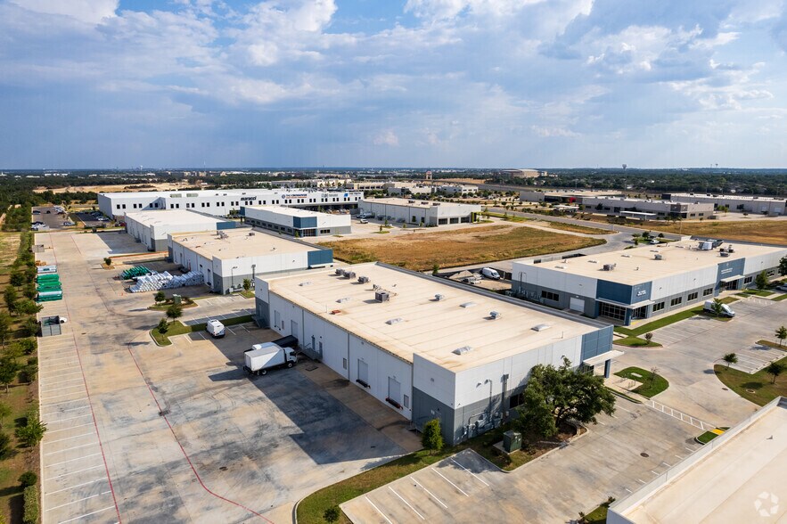 More Photos Of 1617 Scottsdale Dr, Cedar Park Warehouse For Lease