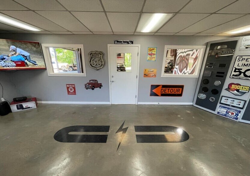 More Photos Of 5493 I 55 S, Byram Light Manufacturing For Sale