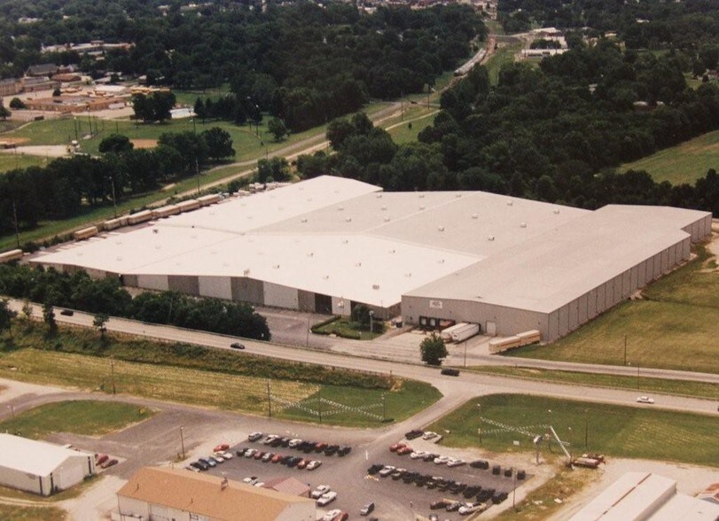 More Photos Of 1410 Veterans Ave, Vandalia Distribution For Lease