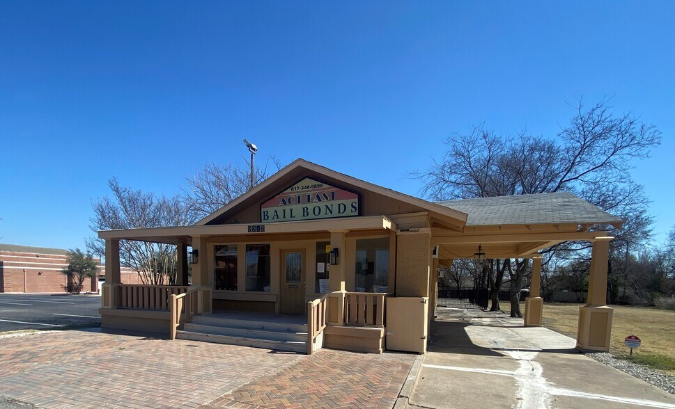 More Photos Of 2217 Hemphill St, Fort Worth Office For Sale