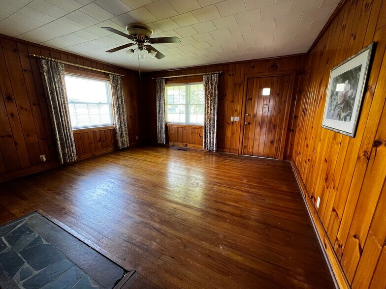More Photos Of 2525 W Franklin Blvd, Gastonia Office For Sale
