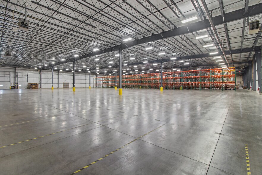 More Photos Of 2435 Schultz Rd, Neenah Warehouse For Lease
