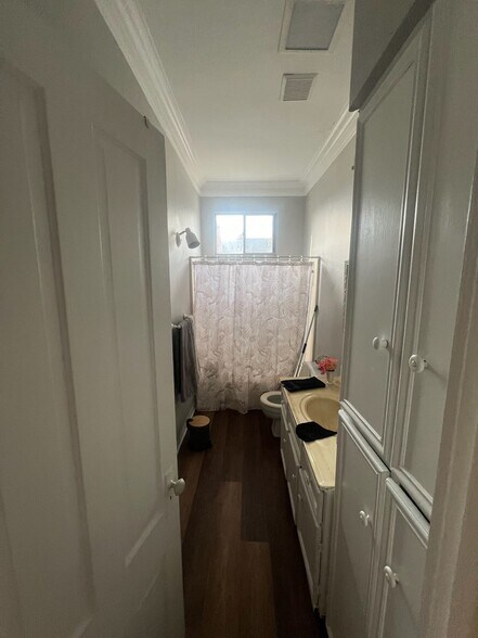 More Photos Of 157 Cambridge Ave E, Greenwood Apartments For Sale