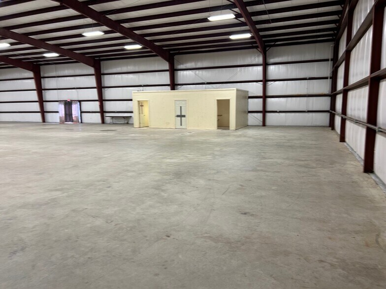 More Photos Of 708 Nederland Ave, Nederland Distribution For Lease