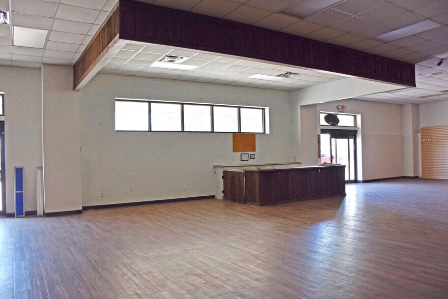 More Photos Of 200-201 N Main St, Sweeny Storefront For Sale