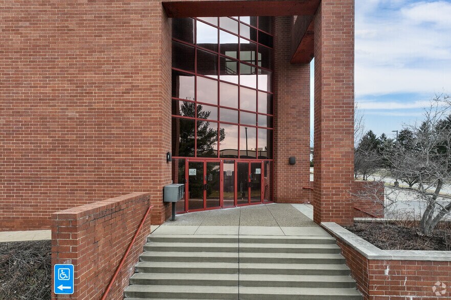 More Photos Of 615 Epsilon Dr, Pittsburgh Light Manufacturing For Sale