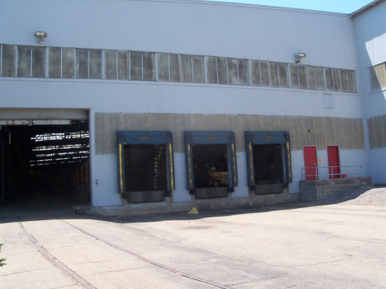 More Photos Of 2301 Duss Ave, Ambridge Warehouse For Lease