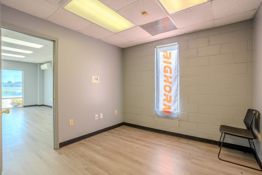 More Photos Of 804 Beltline Rd SW, Decatur Freestanding For Lease