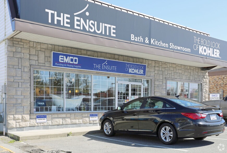 More Photos Of 2412-2418 King George Blvd, Surrey Showroom For Lease